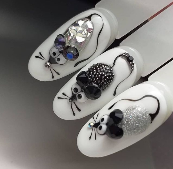 Новорічний манікюр 2020 для довгих нігтів: вдалі кольори і ідеї