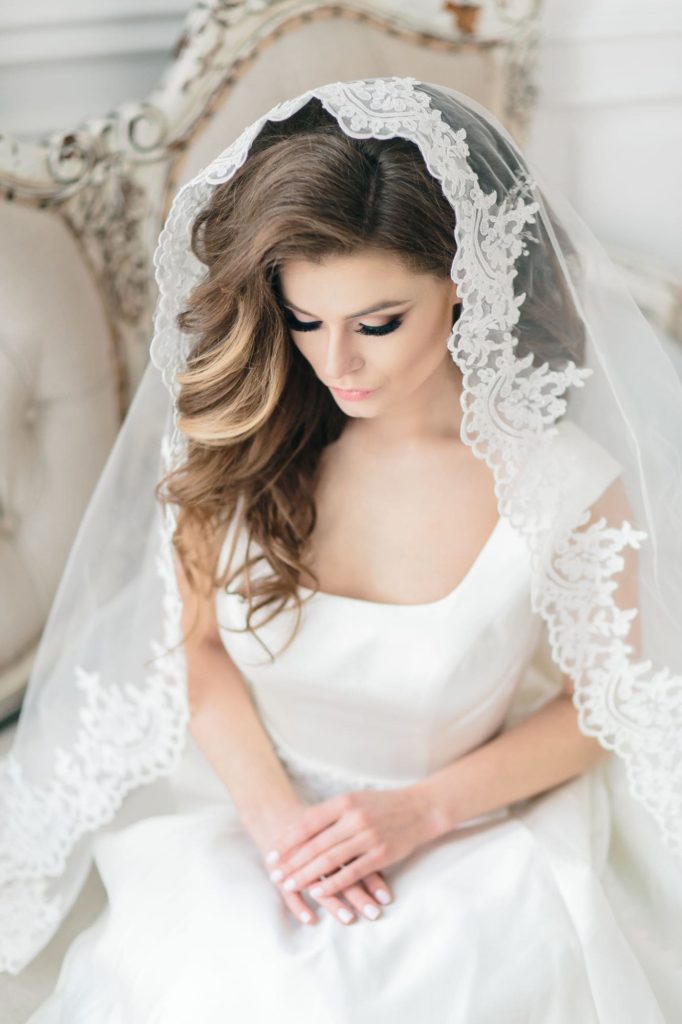 Весільні зачіски: тренди 2019-2020 року