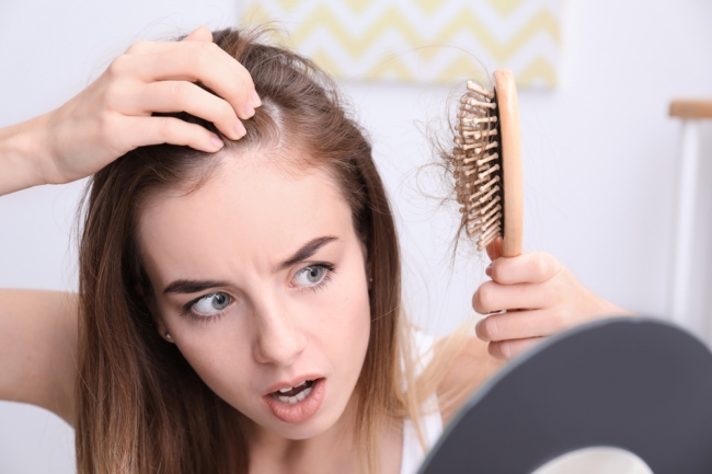 Випадіння волосся - Як стрес впливає на випадіння волосся?