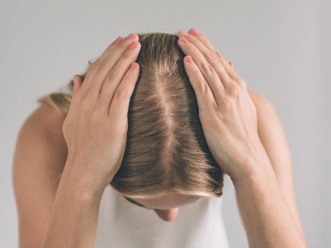 Випадання волосся - Які причини випадання волосся у підлітків?